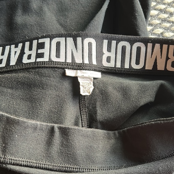 Angle length Under Armour capris - Picture 6 of 6